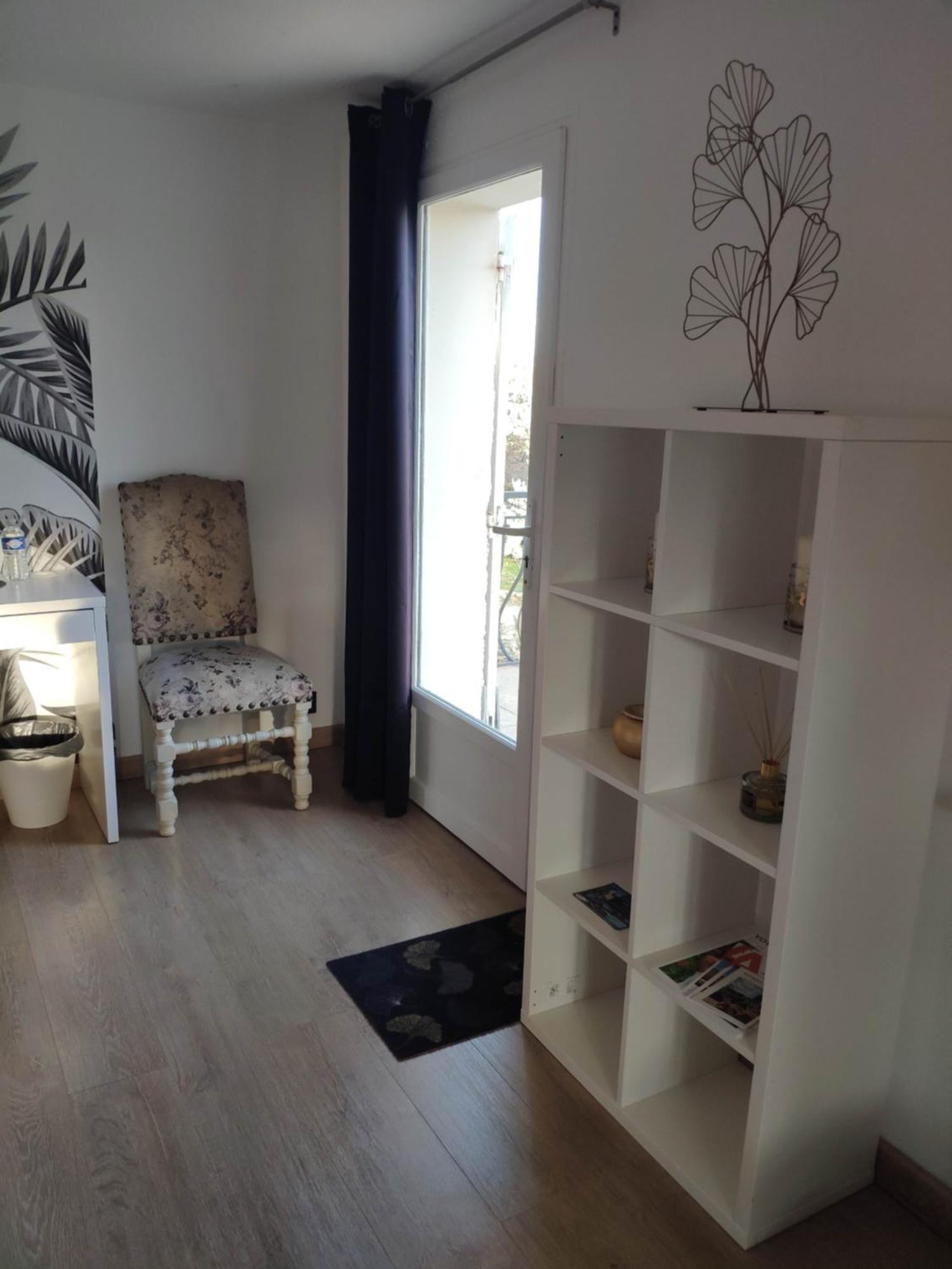 La Tourelle Suite Cosy Entre Vignoble Aixois Et Luberon Le Puy-Sainte-Reparade Exterior photo