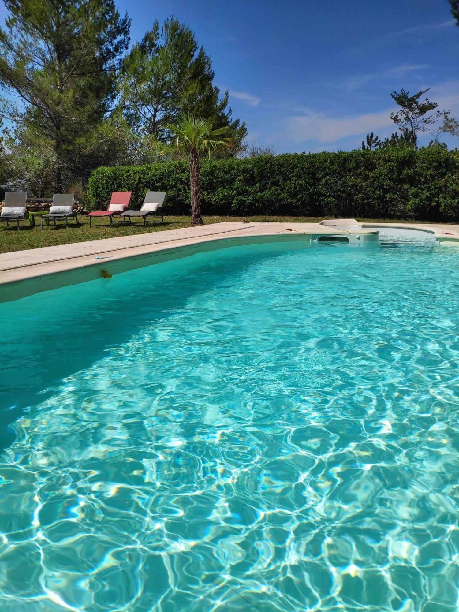 La Tourelle Suite Cosy Entre Vignoble Aixois Et Luberon Le Puy-Sainte-Reparade Exterior photo